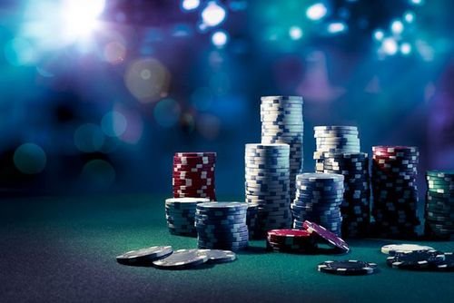 Người chơi Việt Nam tham gia quay slot nổ hũ trên điện thoại